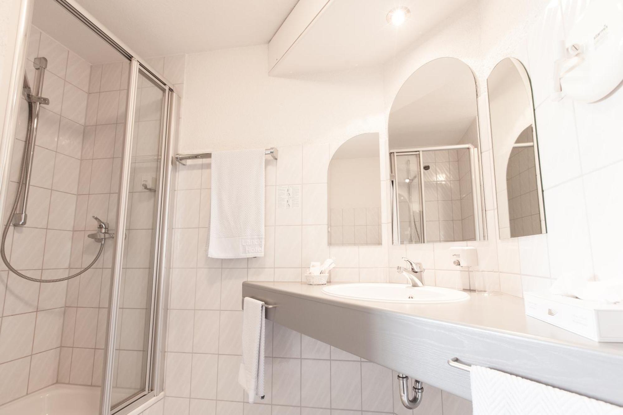 ריינפלדן Landgasthaus Hotel Maien מראה חיצוני תמונה